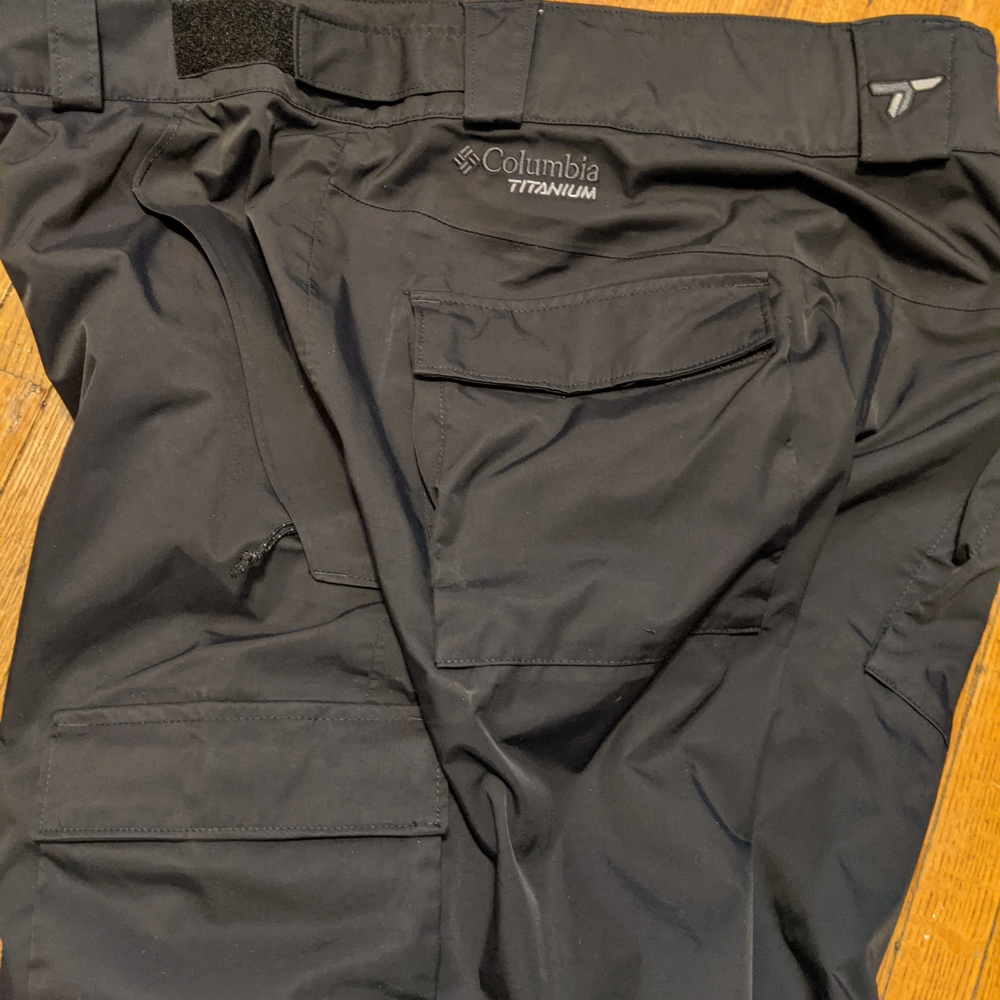Columbia Titanium Black Cargo Pants